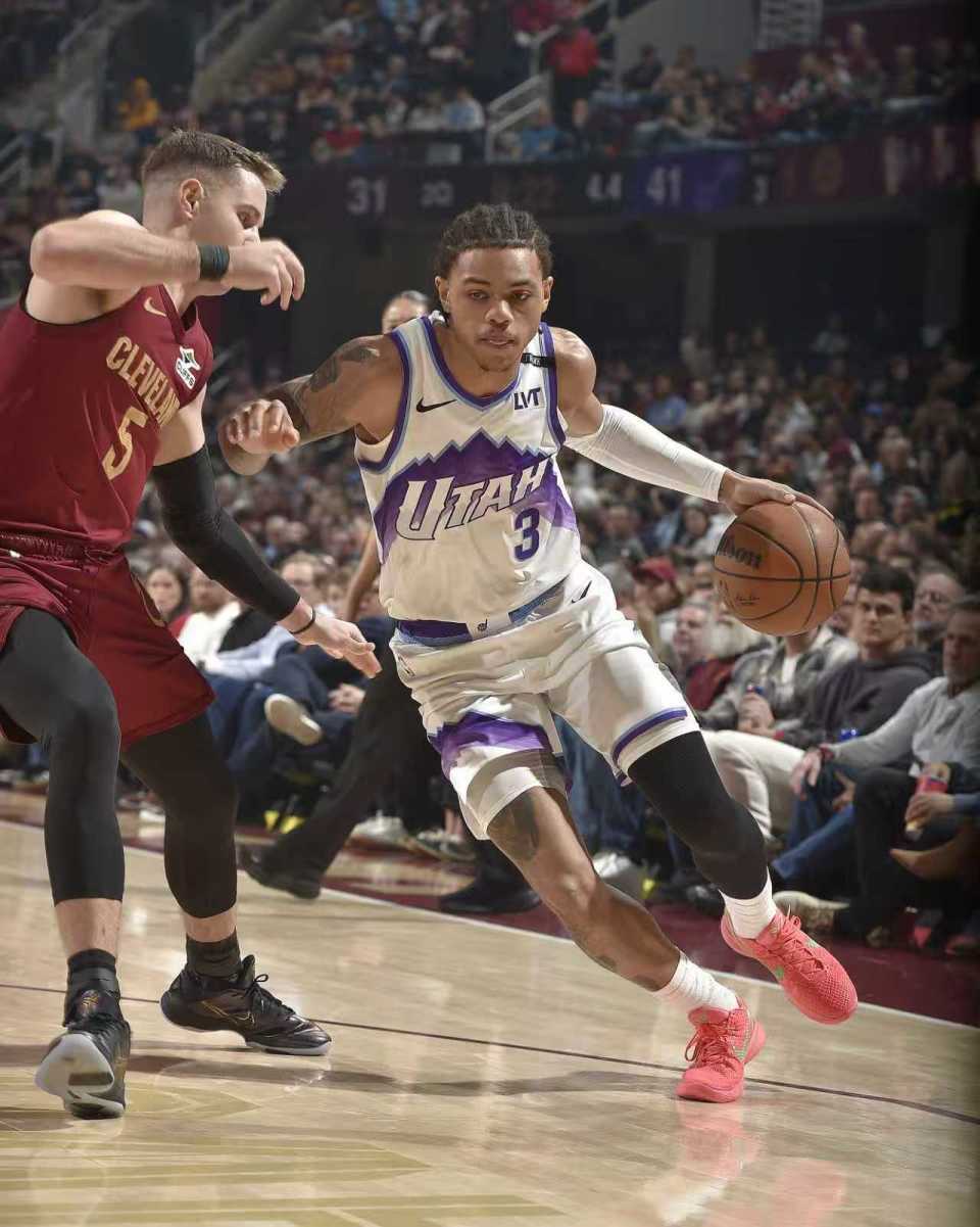 开云体育-骑士单节轰40-20仍爆冷输爵士 乔治32+9本季10次30+比肩米切尔