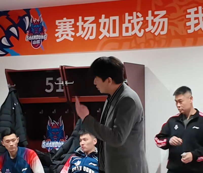 开云体育-胜宁波更衣室！邱彪强调健康与family，鲍威尔因家庭变故而低迷！